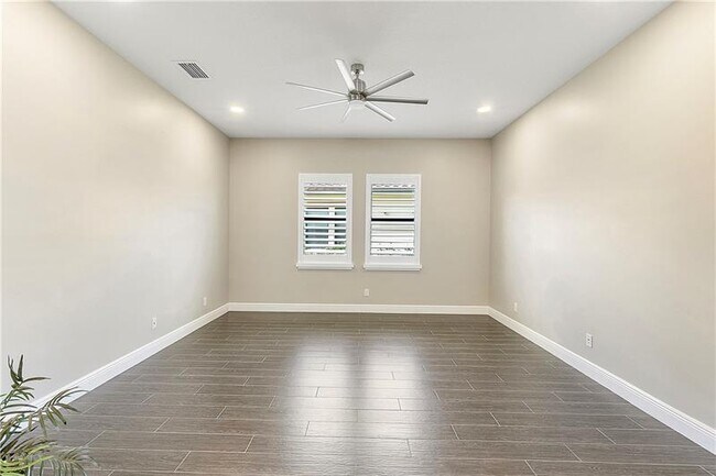 Building Photo - 11835 S Baypoint Cir