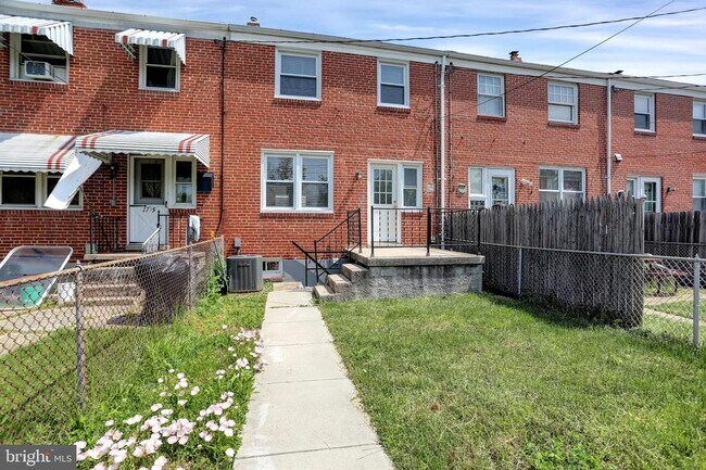 Building Photo - 1737 Weston Ave