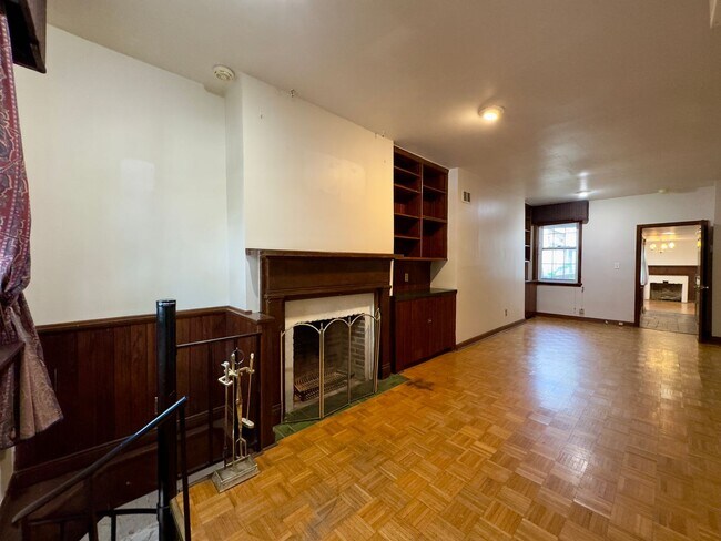 Building Photo - 331 S Ann St