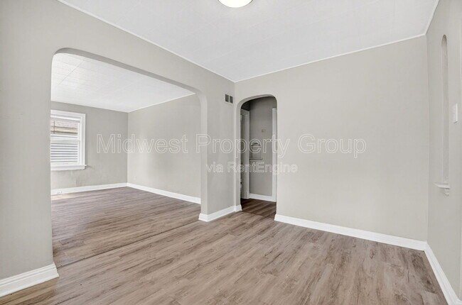Building Photo - 222 Henquin Dr