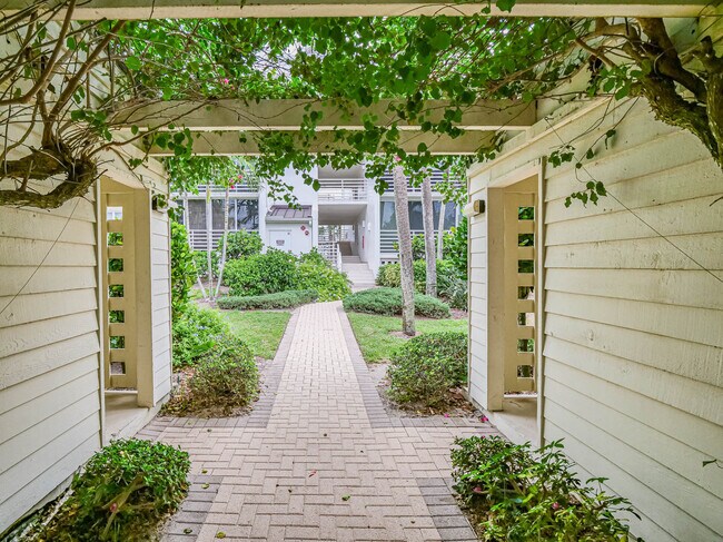 Building Photo - 8444 Oceanside Dr
