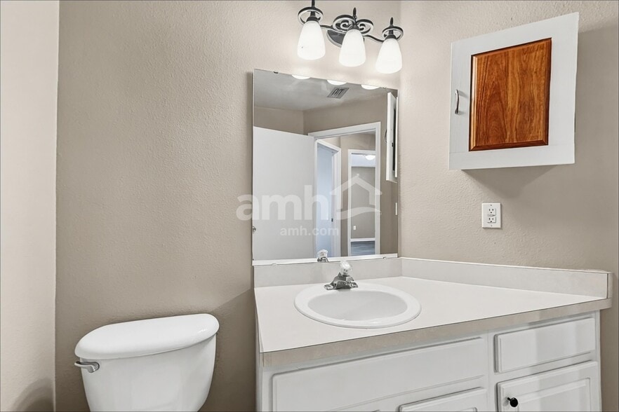 Building Photo - 1107 Summer Breeze Dr
