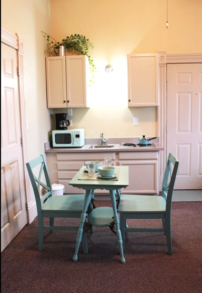 Building Photo - 1910 S G St