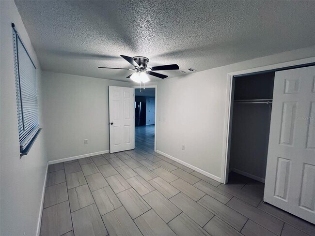 Building Photo - 5323 Satsuma Dr