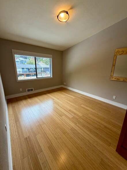 Building Photo - 26435 Pennsylvania Ave NE