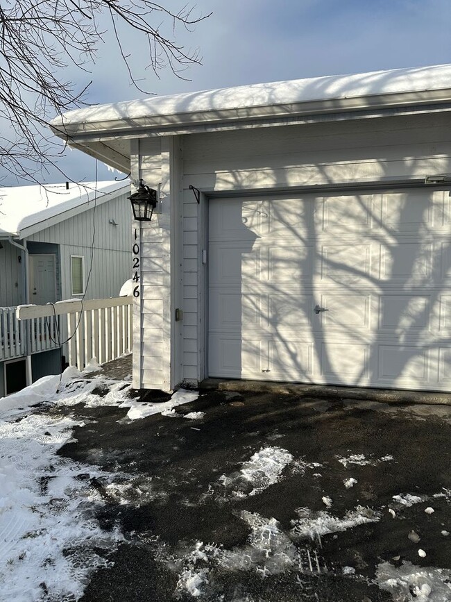 Building Photo - South Anchorage Townhome