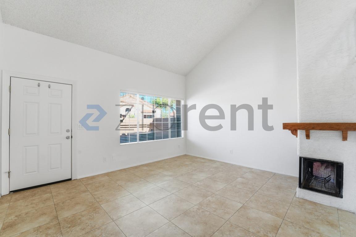 Building Photo - 609 E Mesquite Cir