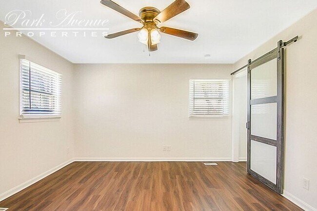 Building Photo - 232 Sandlewood Dr