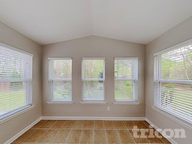 Building Photo - 1413 Eastway Dr