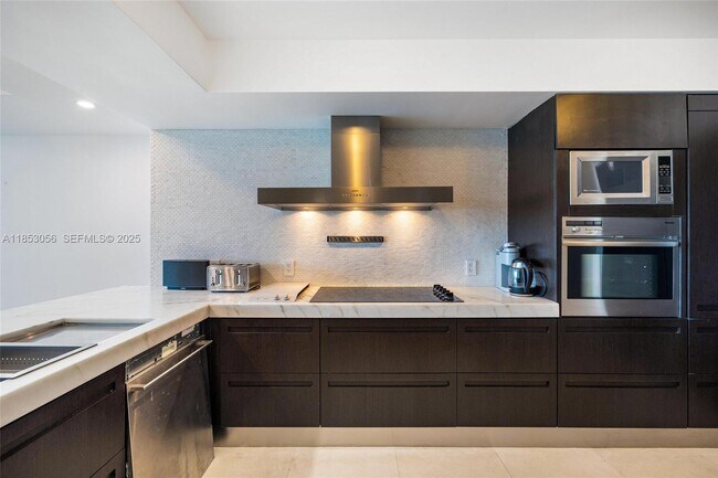 Building Photo - 1331 Brickell Bay Dr