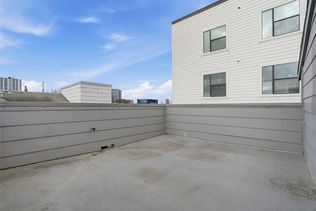 Building Photo - 4704 Crawford St