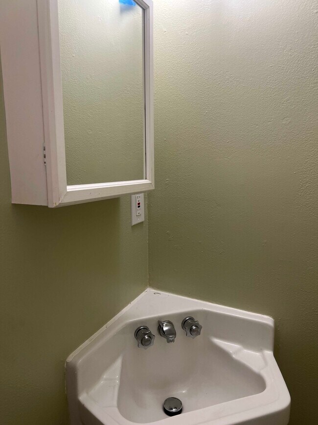 Primary Photo - 2124 90th Ave