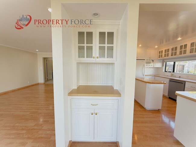 Building Photo - 870 Balboa Ln