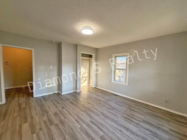 Building Photo - MOVE IN SPECIAL!  Cute 3 bedroom home close to Evangel University and Spfd/Green County Park Board