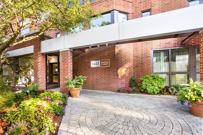Building Photo - 1441 Beacon St
