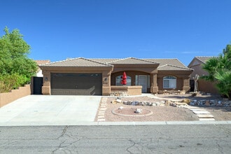 Building Photo - 2121 Desert Lakes Dr
