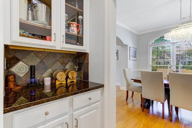 Building Photo - 1765 Hartwell Manor N