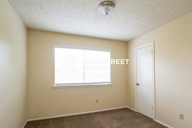 Building Photo - 3 Bedroom Pet-Friendly Home in Houston, TX with Main Street Renewal