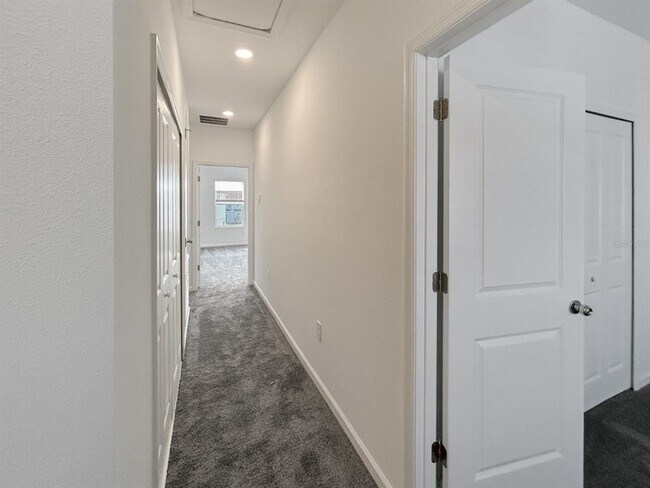 Building Photo - 2426 Skyline Lp