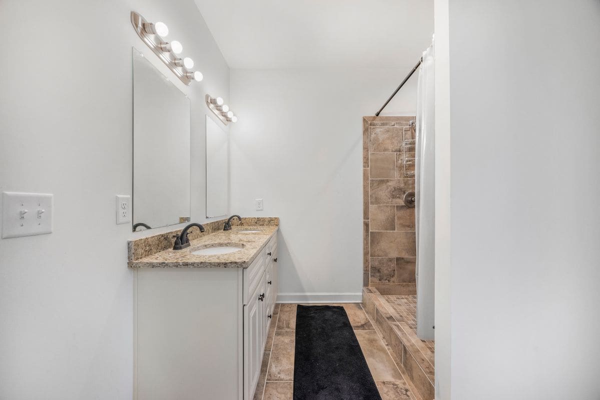 Building Photo - 4 Pasture Cir