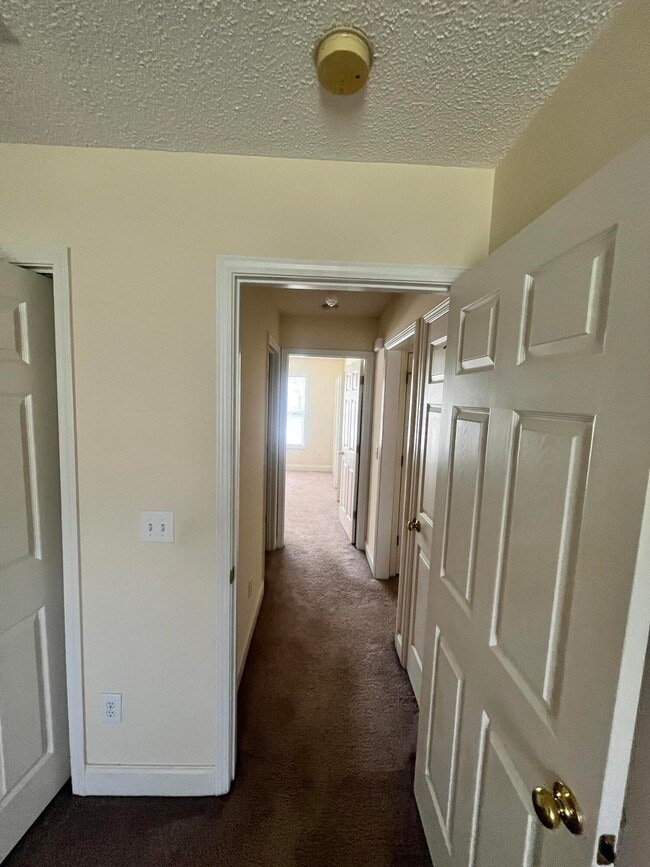 Building Photo - 3473 Beacon Dr