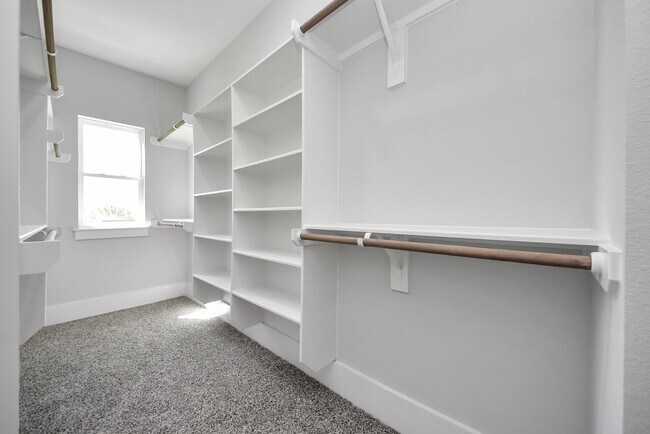 Building Photo - 4818 Cochran St