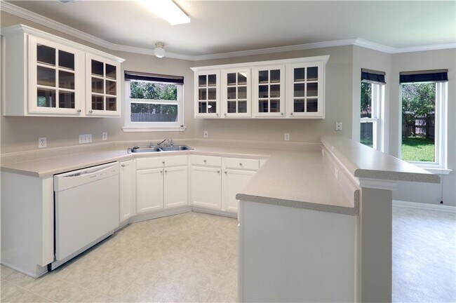 Building Photo - 807 Camino Real Dr