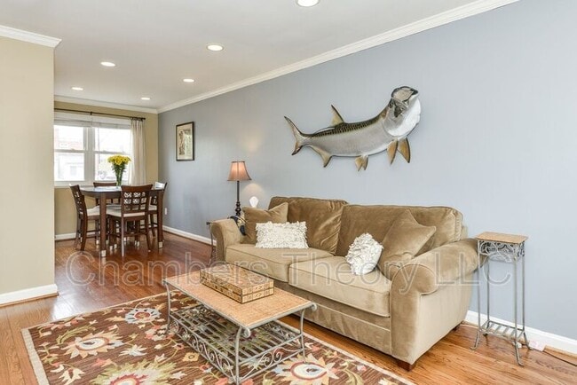 Building Photo - 629 S Henry St