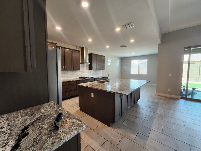 Building Photo - Single Family Home-  5 bedrooms 3 Baths