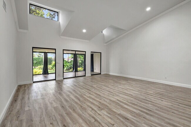 Building Photo - 4705 Fountains Dr S