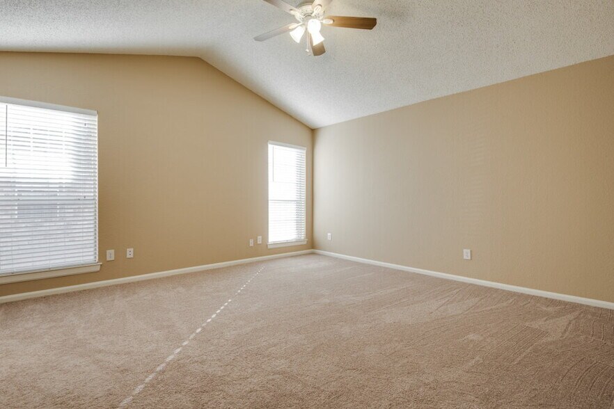 Building Photo - 2085 Cameo Dr