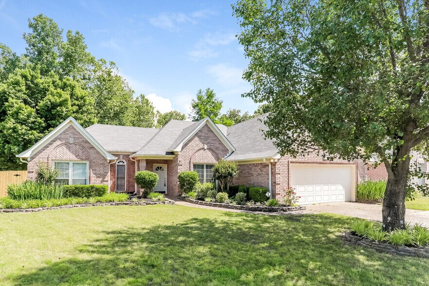 Primary Photo - 8642 Tropicana Dr N