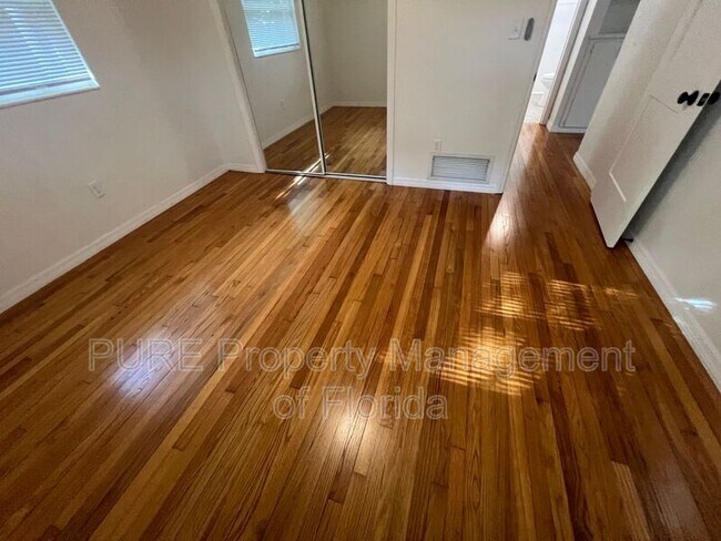 Building Photo - 1222 SE 3rd St