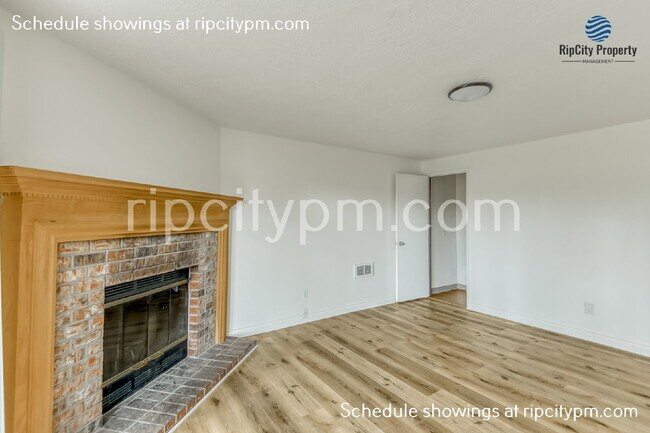 Building Photo - 2452 SE 9th Ct