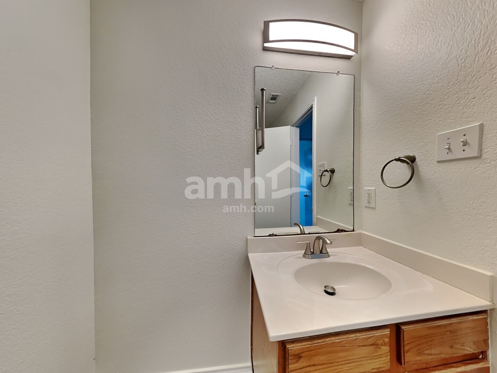 Building Photo - 5428 Kleberg Dr