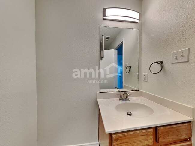 Building Photo - 5428 Kleberg Dr