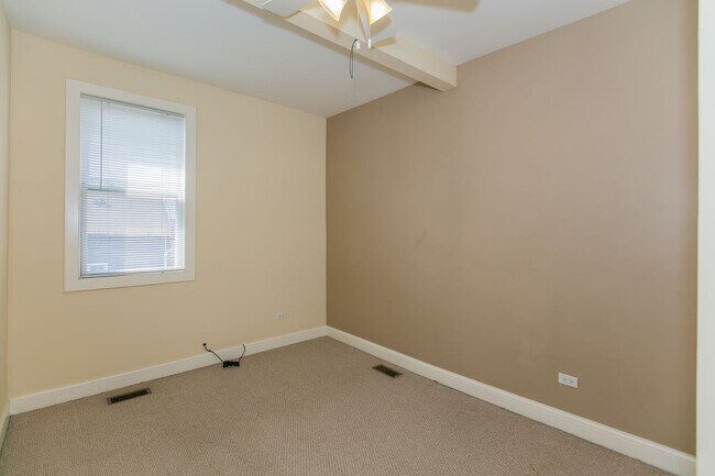 Building Photo - 1636 N Spaulding Ave