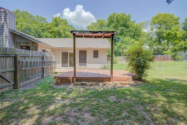 Building Photo - 306 Corral Ln