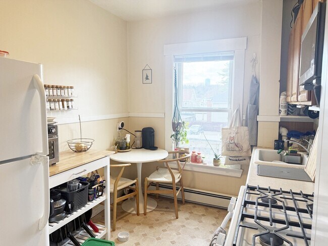 Building Photo - 37 Prospect St Ave