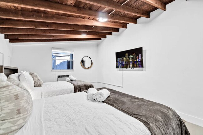 Building Photo - 6540 Park St