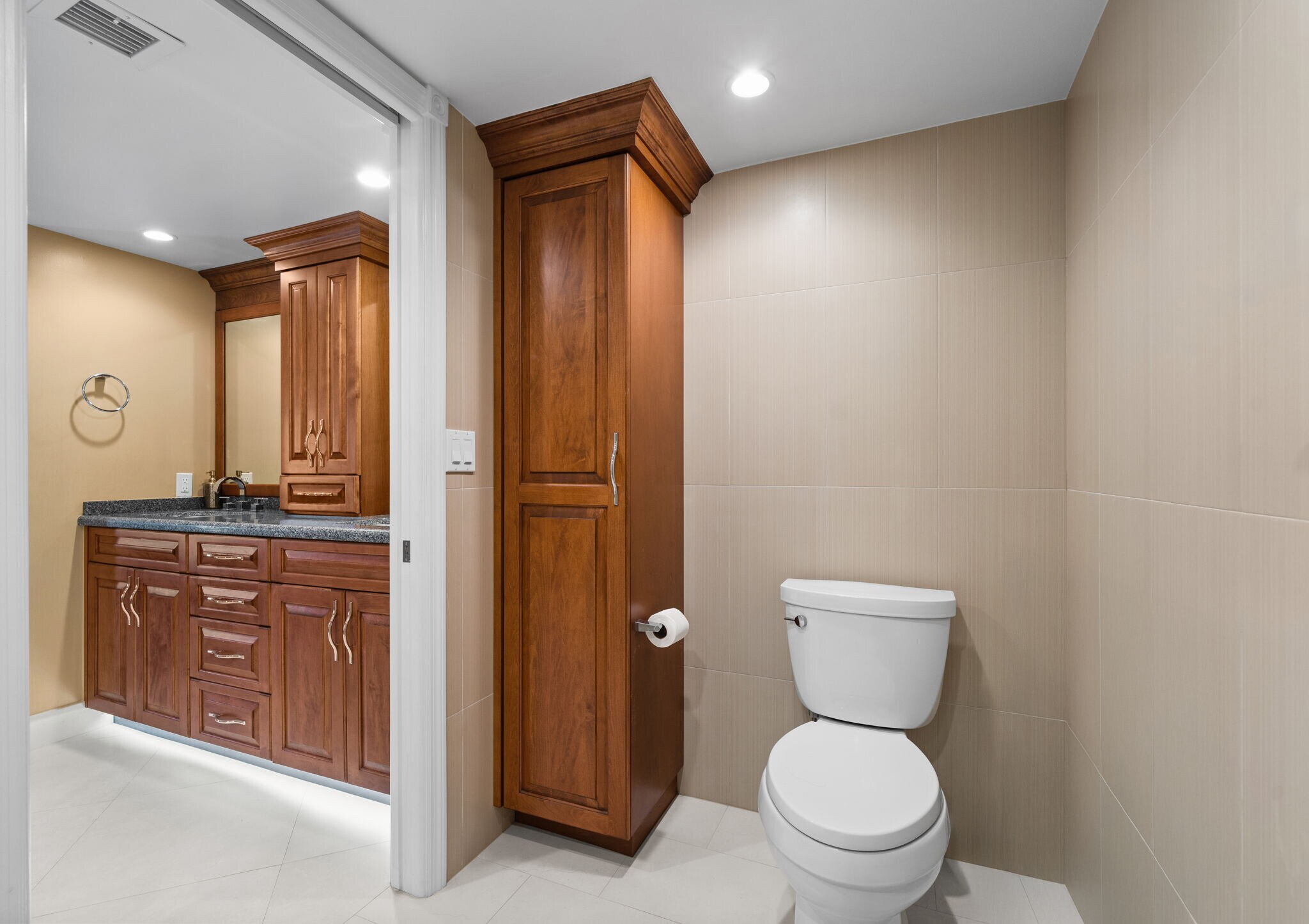 Building Photo - 511 Bayshore Dr