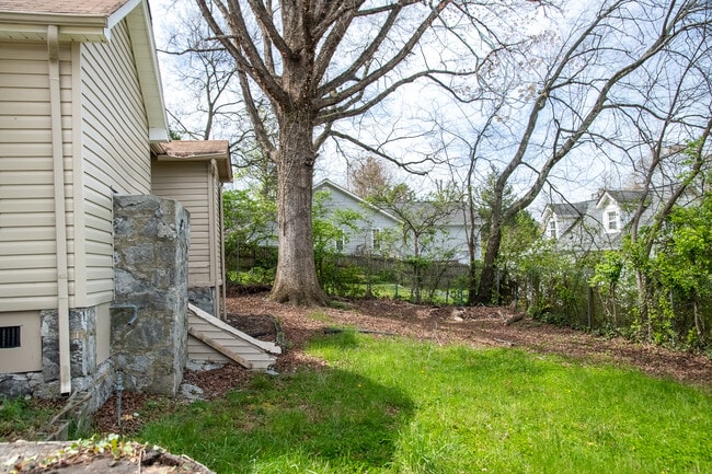 Building Photo - 1005 Greens Lake Rd