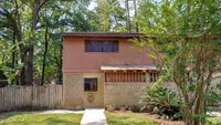 Building Photo - Spacious 2BR / 2.5BA End-Unit Townhouse in Greenleaf