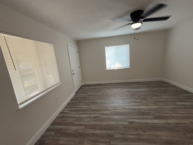 Building Photo - 534 Charles Ct