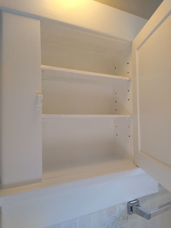 Building Photo - DU Charming 1920's Bungalow 2 Beds 1 Bath  Available Now