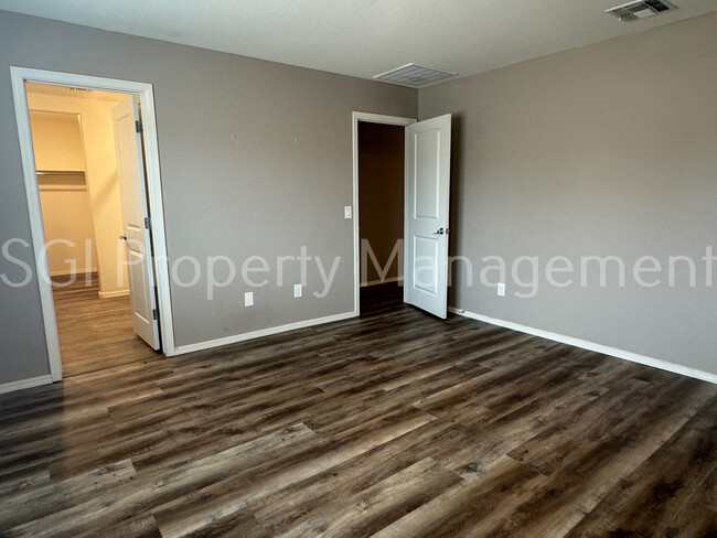 Building Photo - Beautiful Casa Grande home ready for move in