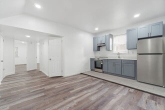 Building Photo - 156 Shepard Ave