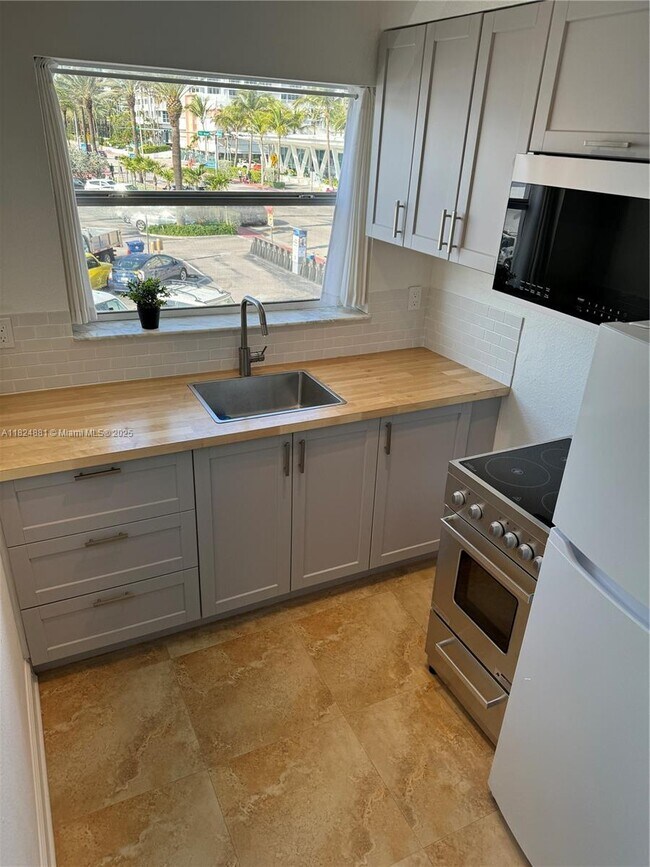 Building Photo - 9248 Collins Ave