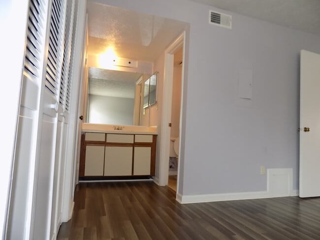 Building Photo - HAMPTON CLUB