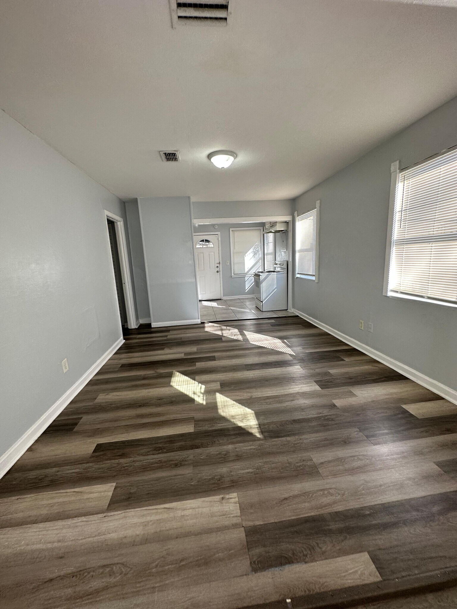 Building Photo - 1611 W 34th St